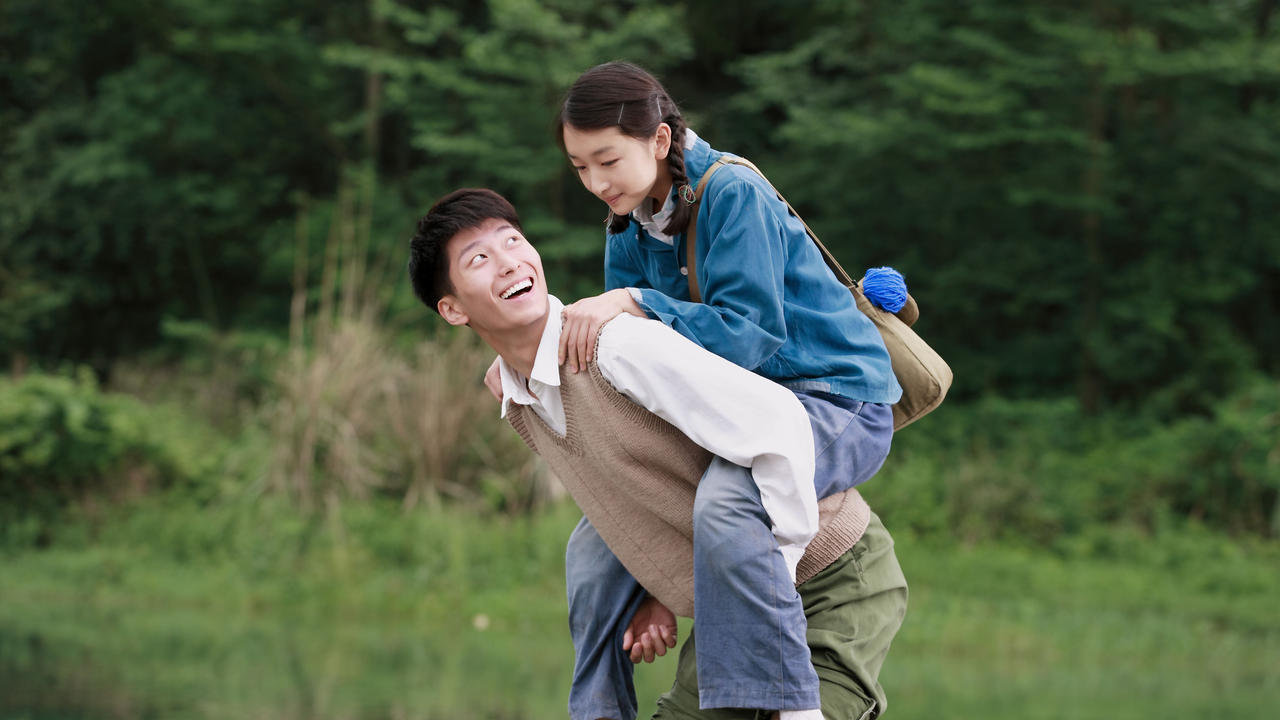 Under the Hawthorn Tree (2010): Confused love story