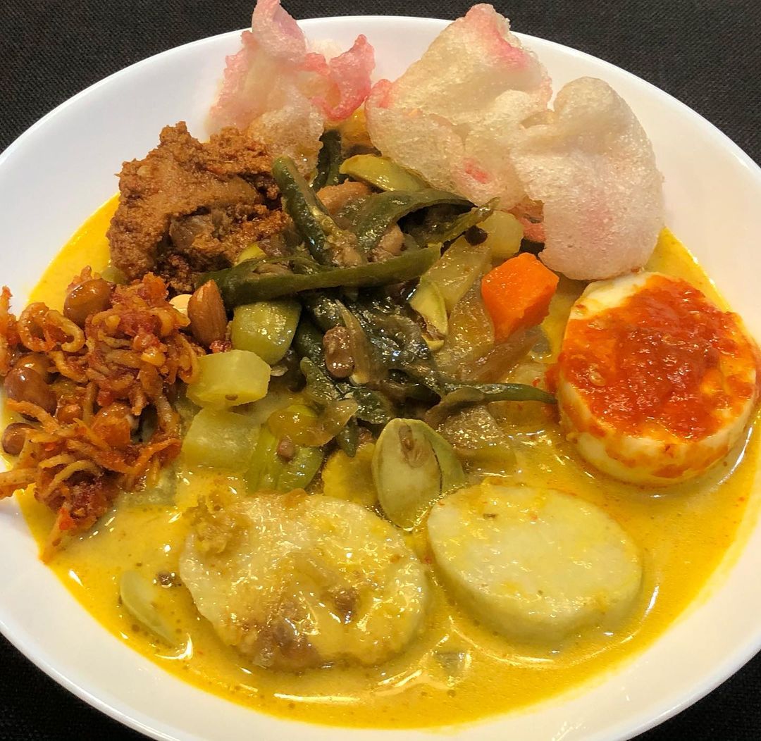 Lontong Medan: Kuliner Khas yang Kaya Rasa